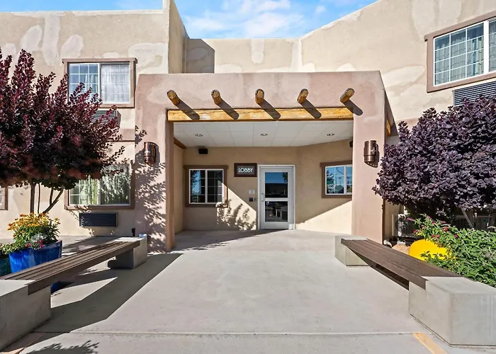 Econo Lodge Inn & Suites Santa Fe South